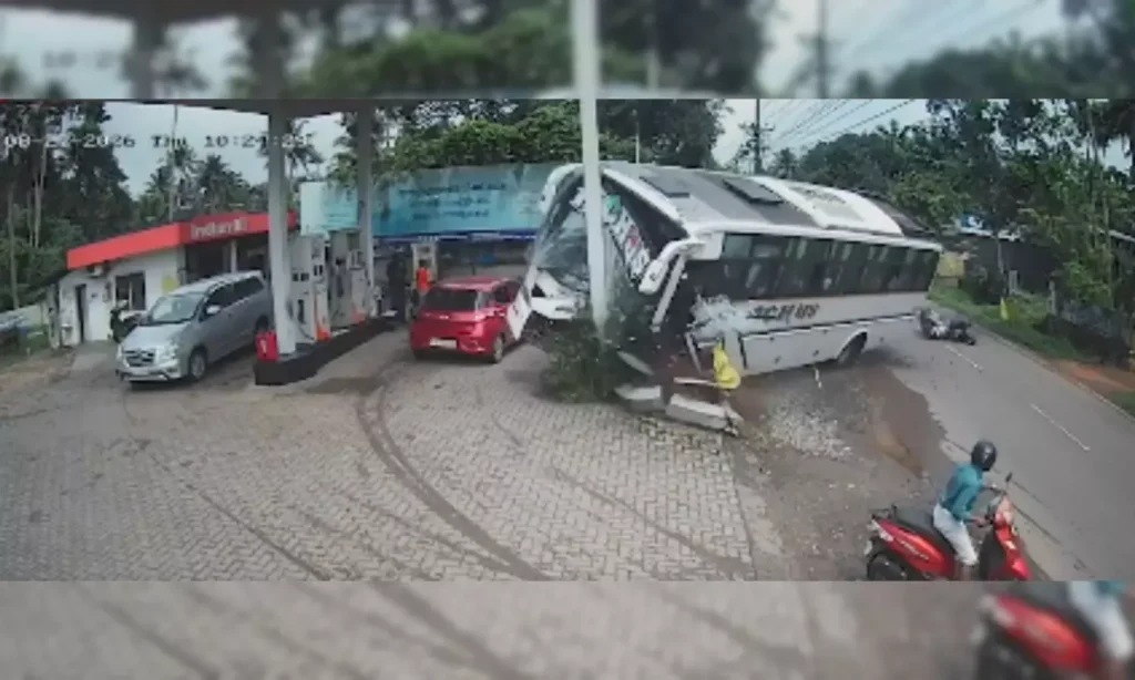 Wedding Party Bus Overturns in Kerala, Around 35 Injured